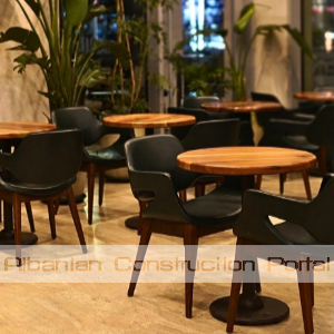 Tavolina dhe karrike per arredim lokali Tavolina dhe karrike per arredim lokali